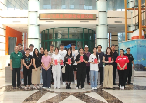 情系職工子女  助力夢想啟航——潔晶集團舉行職工子女高考獎學(xué)金發(fā)放儀式